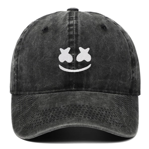 Casquette en denim gris foncé délavé avec broderie blanche souriante Marshmello