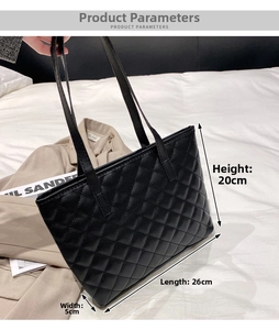 Quilted tote bag details with dimensions 26cm length, 20cm height and 5cm width