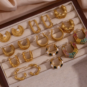 Detail of 18K gold-plated titanium steel hoop earrings with pearls and rhinestones