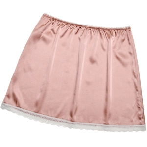 Vue détaillée d'une mini-jupe en satin rose avec bordure délicate en dentelle blanche