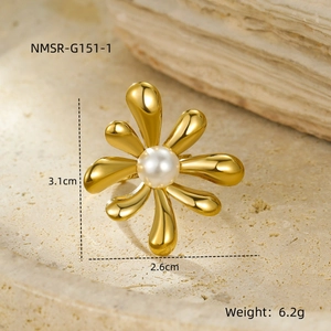 Detailed view of golden flower ring with pearl, size 3.1cm x 2.6cm and weight 6.2g