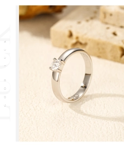 Detail of S925 sterling silver ring showing the hallmark and 0.3ct moissanite setting