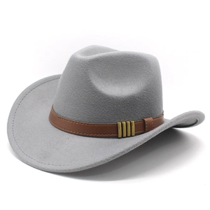 Vue latérale du chapeau fedora en feutre gris avec ceinture en cuir marron