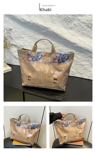 Macro-detail van de kaki shopper met krantenprint en waterdichte coating