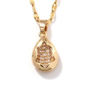 Collier avec pendentif goutte doré élégant orné de zircons cubiques scintillants