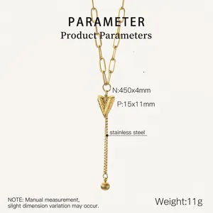 Détails du pendentif coeur texturé sur une chaîne en Y en acier inoxydable doré