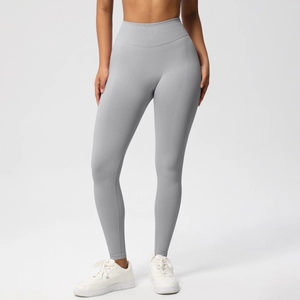 Detail of high-waist ribbed waistband on light grey seamless yoga leggings for tummy control