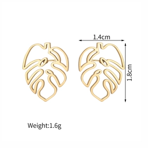 Detailed view of 18k gold leaf stud earrings with size and weight measurement icons