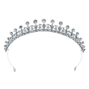 Elegant silver baroque bridal crown featuring sparkling rhinestones for wedding photography