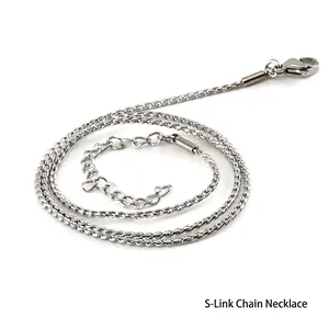 Detailed view of silver Spiga wheat chain necklace with lobster clasp and extender