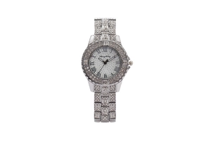 Vue détaillée d'une montre à quartz argentée avec strass brillants et chiffres romains