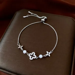 Adjustable silver bracelet with cubic zirconia clover and elegant white pearls for women