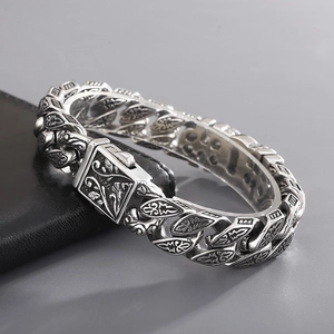 Bracciale punk vintage in acciaio inossidabile con motivo egizio e incisione floreale