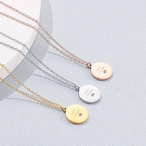 Colliers Good Fortune avec pendentifs ronds en or, argent et rose doré sertis de diamants