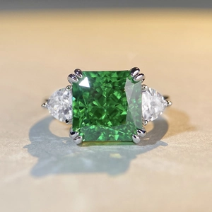 Classic S925 sterling silver ring featuring a 5ct radiant cut emerald green zircon stone