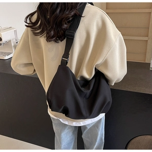 Detailed back view of a black large capacity tote bag with adjustable wide shoulder strap