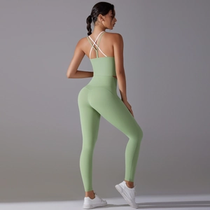 Ensemble de yoga vert clair pour femme avec brassière croisée et legging taille haute