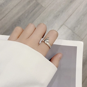 Close-up of a 925 sterling silver bow knot ring worn on a finger for a minimalist look