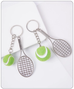 Détails d'un porte-clés mini raquette de tennis en alliage de zinc et balle de tennis verte