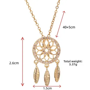 Dettaglio della collana acchiappasogni dorata con dimensioni del ciondolo e catena 40+5cm