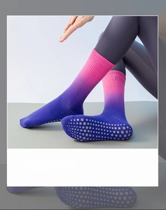 Detail of gradient pink yoga socks with anti-slip silicone grippers on the sole