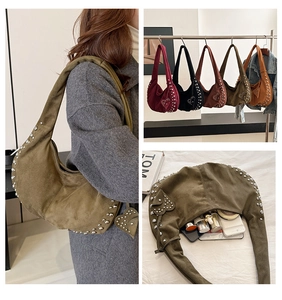 Collage de sacs demi-lune en daim montrant couleurs, capacité et style porté