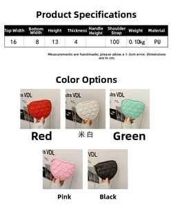 Detailed size chart and five color variants of the quilted heart-shaped chain crossbody bag