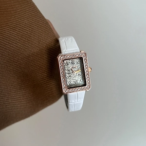 Orologio al quarzo rettangolare da donna in oro rosa con lunetta di diamanti e cinturino