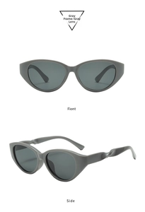 Detailansicht der Katzenaugen-Sonnenbrille mit grauen Gläsern und gedrehtem Bügeldesign