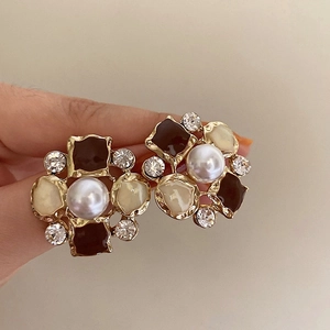 Vintage Flower Stud Earrings With Imitation Artificial Pearl Enamel Rhinestones And Silver Earring Post Retro French Style Women