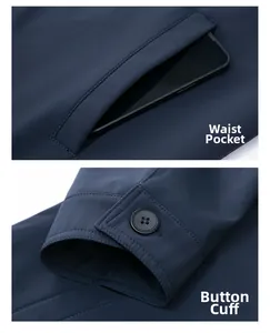 Detailansicht der Hüfttaschen und Manschetten dieser dunkelblauen Herren Freizeitjacke