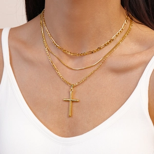 Schicke 18k vergoldete doppellagige Kette mit 3D-Kreuzanhänger für modebewusste Damen