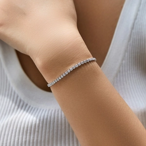 Elegant s925 sterling silver tennis bracelet with sparkling round-cut cubic zirconia crystals