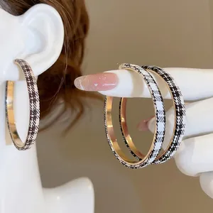 Grandes Créoles Enveloppées De Tissu Pied-De-Poule Avec Tige En Argent Cuivre Bijoux De Mode Vintage Pour Femmes