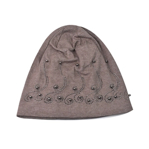 Bonnet en tricot marron pour femme avec motif cachemire en strass sur tissu doux et chaud