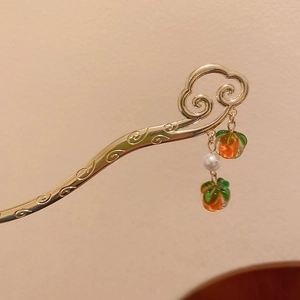 Macro d'épingle à cheveux Ruyi avec pendentifs de persimmon et perles de style chinois