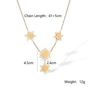 Macro detail of gold flower pendants with 41+5cm chain length and 12g weight specs