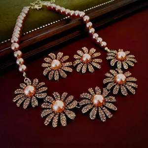 Vintage daisy flower pearl necklace and earrings set with sparkling rhinestones decoration