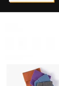 Gros plan de bonnets en grosse maille côtelée orange, violet, bleu et gris pour l'hiver