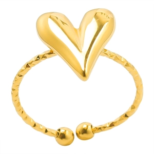 Macro detail of 18K gold heart ring featuring twisted rope band and polished finish