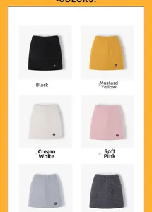 Détail montrant six options de couleurs du bonnet tricoté avec étiquette R et texture douce