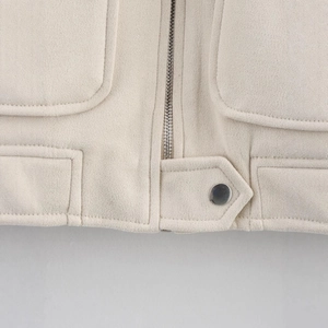 Veste beige chic à manches longues pour femme avec fermeture éclair et poches à rabat