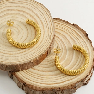 Minimalist 18k gold plated stainless steel twisted rope C-shaped hoop earrings