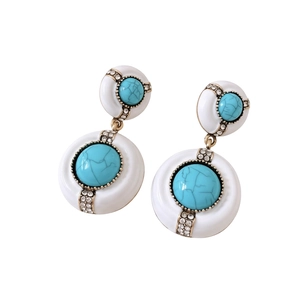 Boucles d'oreilles vintage dorées avec émail blanc et accents de pierres turquoise