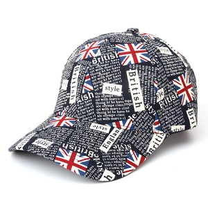 Dettaglio del cappellino da baseball in cotone con stampe Union Jack e motivi British