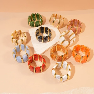 Bracelets extensibles en acrylique irréguliers aux textures de marbre variées