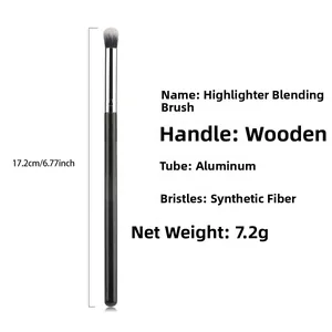 Detail of highlighter blending brush with synthetic fiber and wooden handle specifications