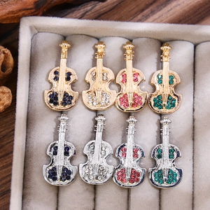 Fashion Luxury Alloy Violin Brooch Rhinestone Inlaid Metal Musical Instrument Pin For Women Suits Accessories Elegant Jewelry Gift