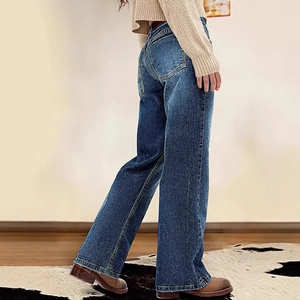 Retro jeans met hoge taille en wijde pijpen in donkerblauw, slim fit gezien vanaf de zijkant