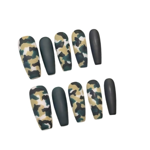 Armeegrüne Camouflage und matte grüne lange Coffin-Nägel zum Aufkleben, 10er-Set